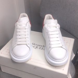 ALEXANDER McQUEENS OVERSIZED SNEAKER.